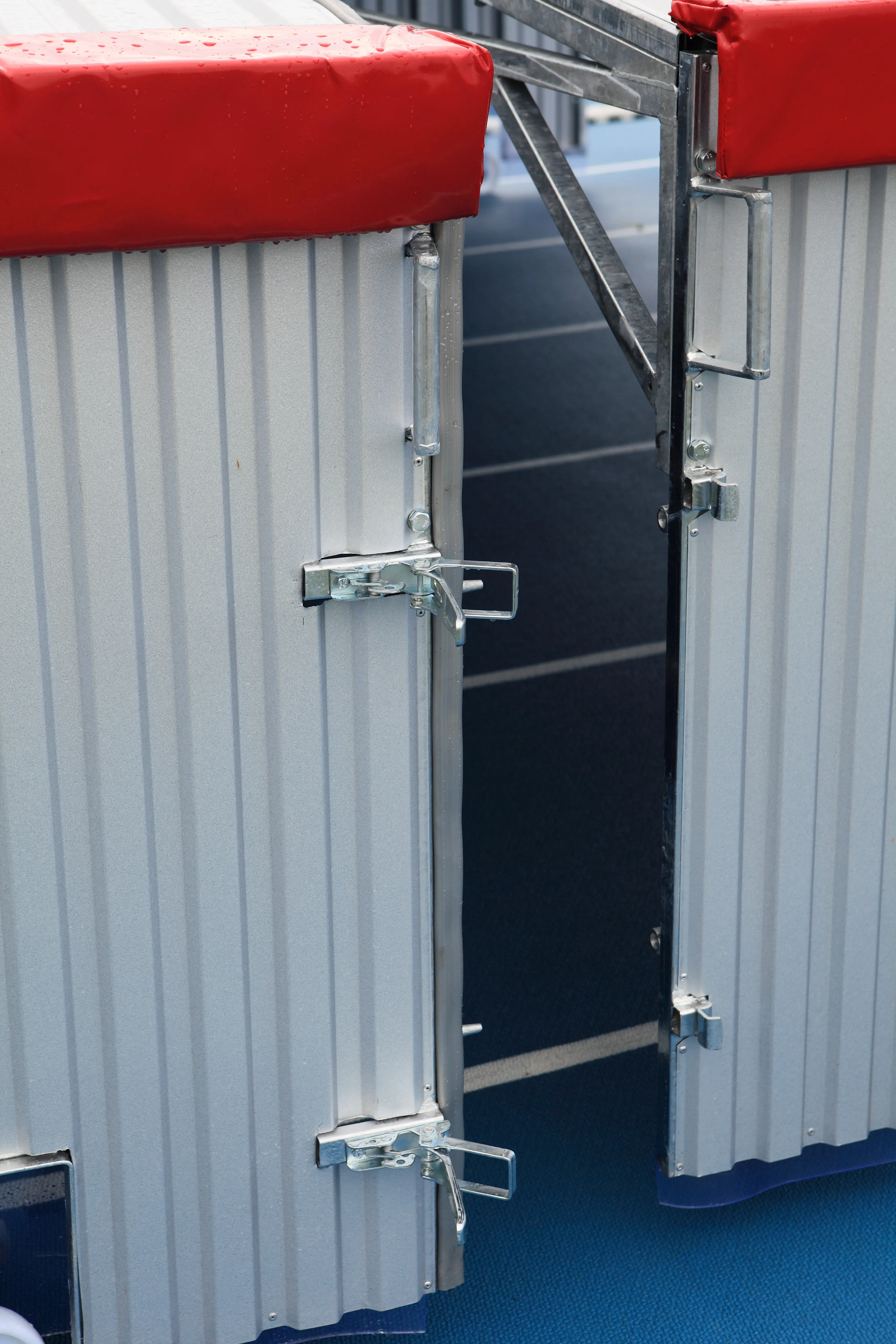Polanik Lockable Metal Cover for High Jump Mats